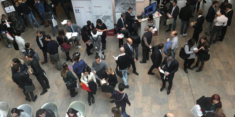 1200 giovani per 240 posti di lavoro