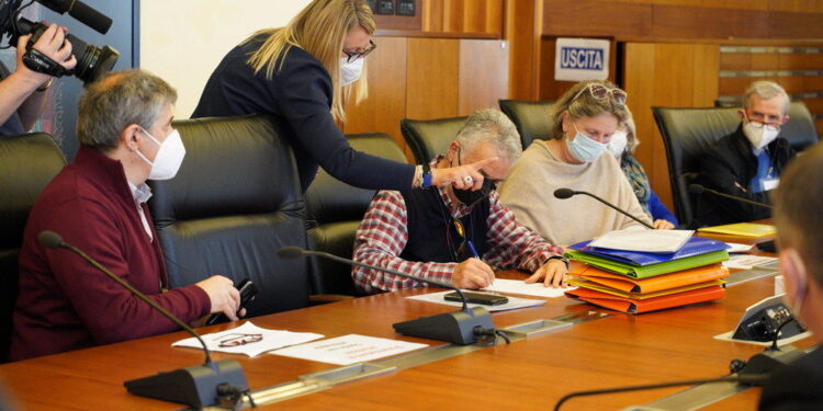 15 mila firme per difendere la sanità pubblica