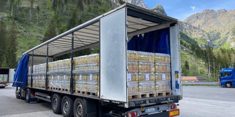 50.000 bottiglie d’acqua dal Friuli Venezia Giulia all’Ucraina
