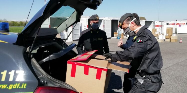 6.800 mascherine in vendita con il 400% di ricarico