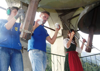 A Zuglio la festa degli Scampanotadôrs