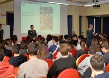 A scuola con la Guardia di Finanza