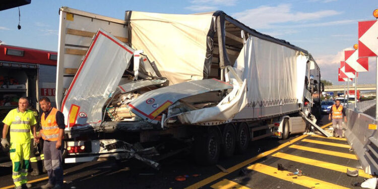 Autostrada, quattro tamponamenti in un giorno