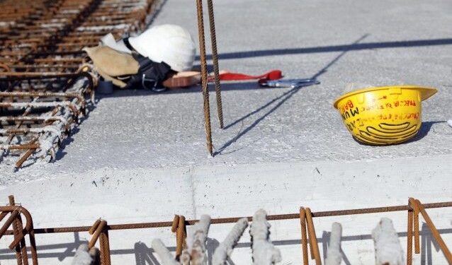 Ad Artegna operaio precipita da 12 metri e muore