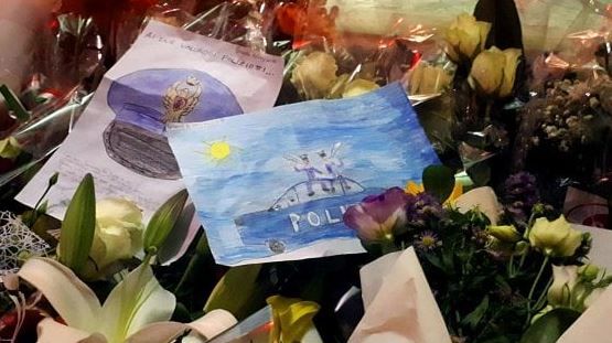 Agenti uccisi, preghiera e centinaia di messaggi di cordoglio