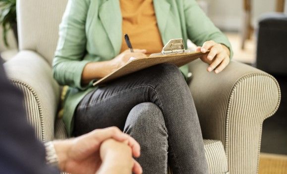 Ansia, isolamento, difficoltà scolastiche. La Regione rinnova il “Bonus psicologo studenti”