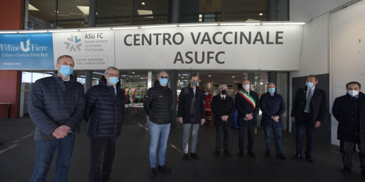 Aperto il nuovo centro per la vaccinazione massiva in Fiera a Martignacco