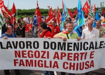 Aperture festive dei negozi: via libera alle deroghe