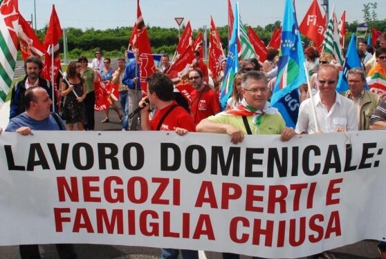 Aperture festive dei negozi: via libera alle deroghe