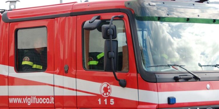 Attimis, 2 ragazze salve dal rogo dell’auto