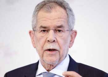 Austria. Van der Bellen presidente per 31 mila voti. Battuto il nazionalista Hofer