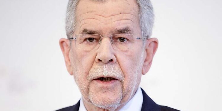 Austria. Van der Bellen presidente per 31 mila voti. Battuto il nazionalista Hofer