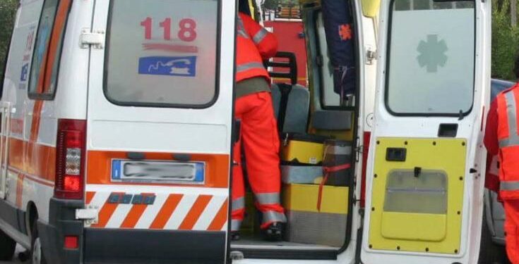Auto contro un camion sulla ferrata, muore un giovane di 22 anni