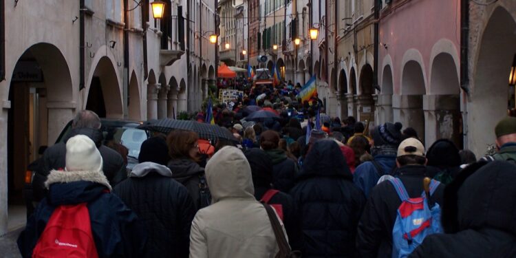 Pordenone-Aviano, Via Crucis contro le bombe