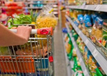 Basta Natali e Pasque nei supermercati