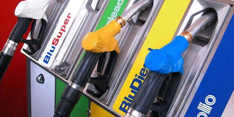 Benzina, nuovo sistema di sconti nel 2023