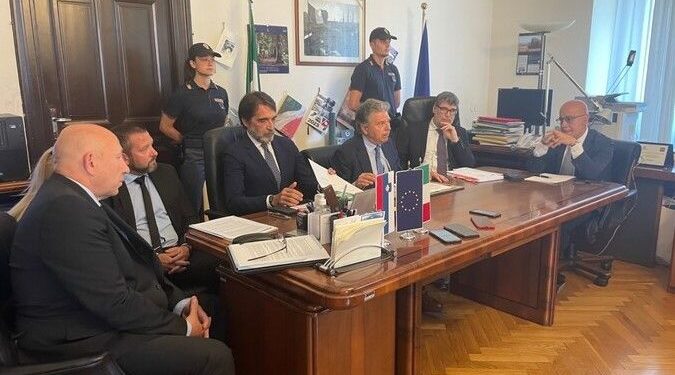 Botte ai migranti e sonniferi ai loro bimbi, smantellata rete di passeur