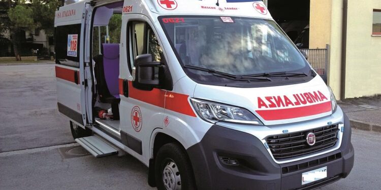 Braccio bloccato in un macchinario, grave un operaio