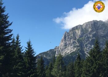 Cade in cordata sul monte Cavallo