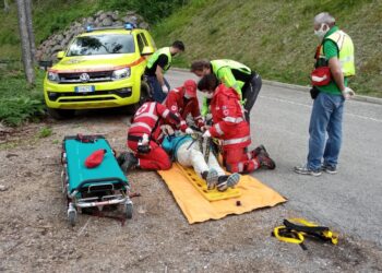 Cade sul sentiero a Cima Sappada, soccorsa un’udinese