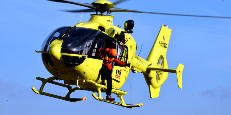 Cade ultraleggero, due morti