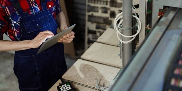 Caro bollette, arrivano i ristori per microimprese e Pmi