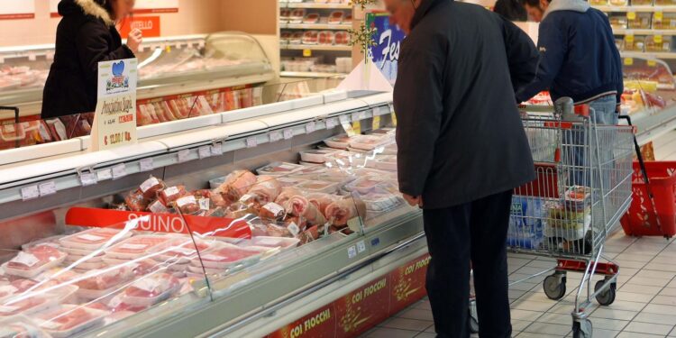 Carovita, 2 milioni dalla Regione per la Carta acquisti 2023