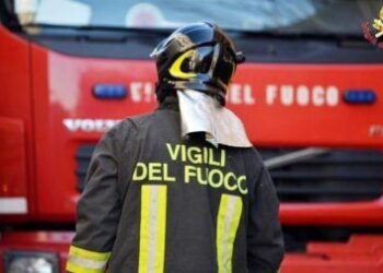 Casa in fiamme, muore un’anziana