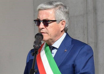 Caviglia rotta per il sindaco