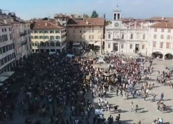 Centinaia di studenti in piazza a Udine per il clima