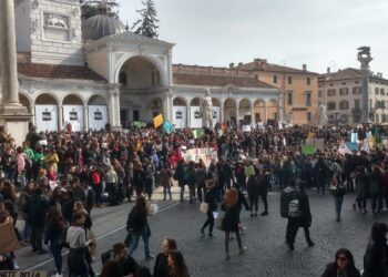 Clima, tremila a Udine per “cambiare”