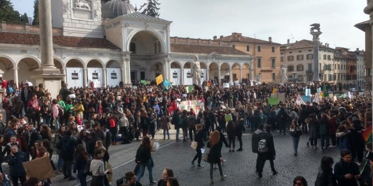 Clima, tremila a Udine per “cambiare”