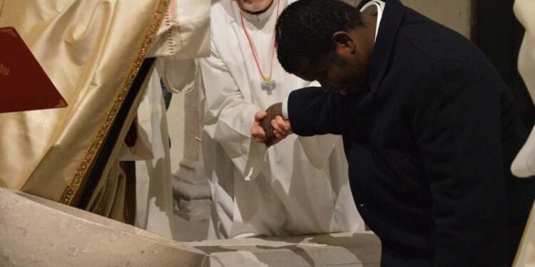 “Con la Pasqua Gesù ricostruisce l’immagine divina dell’uomo”