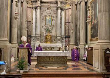 Continua la trasmissione in tv e radio della Santa Messa