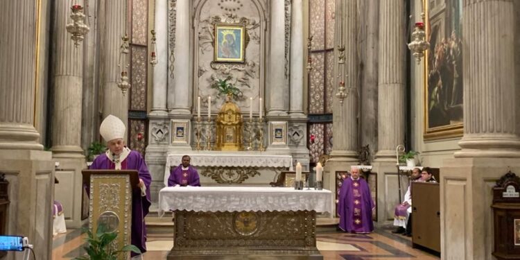 Continua la trasmissione in tv e radio della Santa Messa