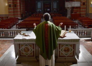 Coronavirus, messe sospese in tutta Italia