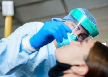 Covid, aumentano ancora i contagi. Sei morti in 24 ore