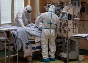 Covid, calano ancora i ricoveri in intensiva