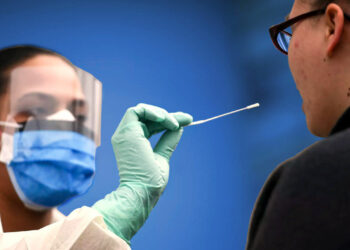 Covid, cresce il contagio tra gli under 19