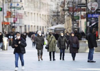 Covid, l’Austria sospende la vaccinazione obbligatoria