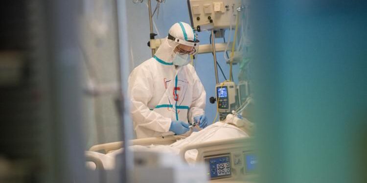 Covid, nessun decesso e ricoveri in calo