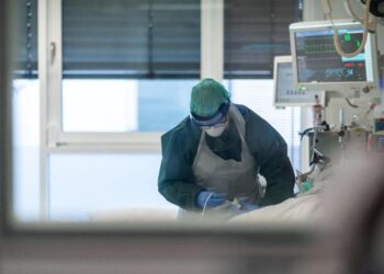 Covid, ricoveri in aumento