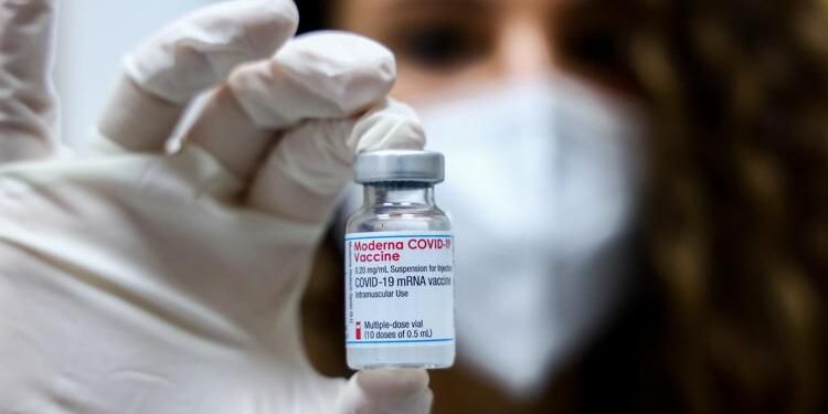 Da lunedì terza dose “booster” anche con Moderna