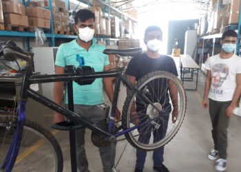 Da profughi a cittadini imparando a riparare biciclette