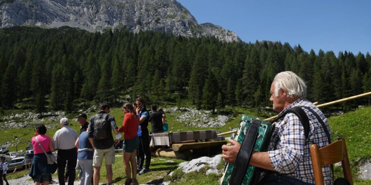 Defibrillatori nei rifugi del Fvg