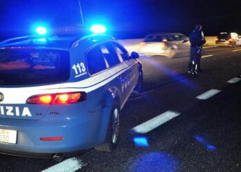 Doglie in autostrada, in sala parto con la Polizia