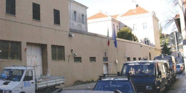 Don Paolo accanto ai detenuti nel carcere di Gorizia