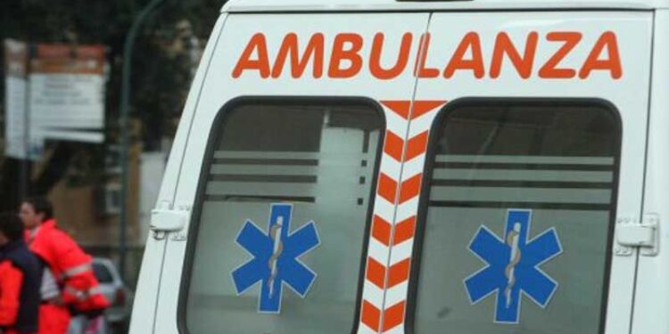Donna investita a Lignano, portata in ospedale