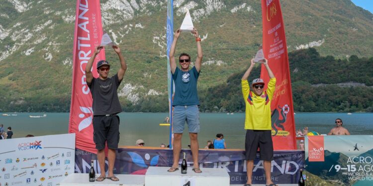 E’ un francese il campione del mondo di parapendio acrobatico