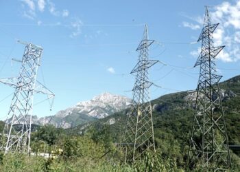 Elettrodotto: si decide solo tra 7 mesi ma si potrà abbatterlo